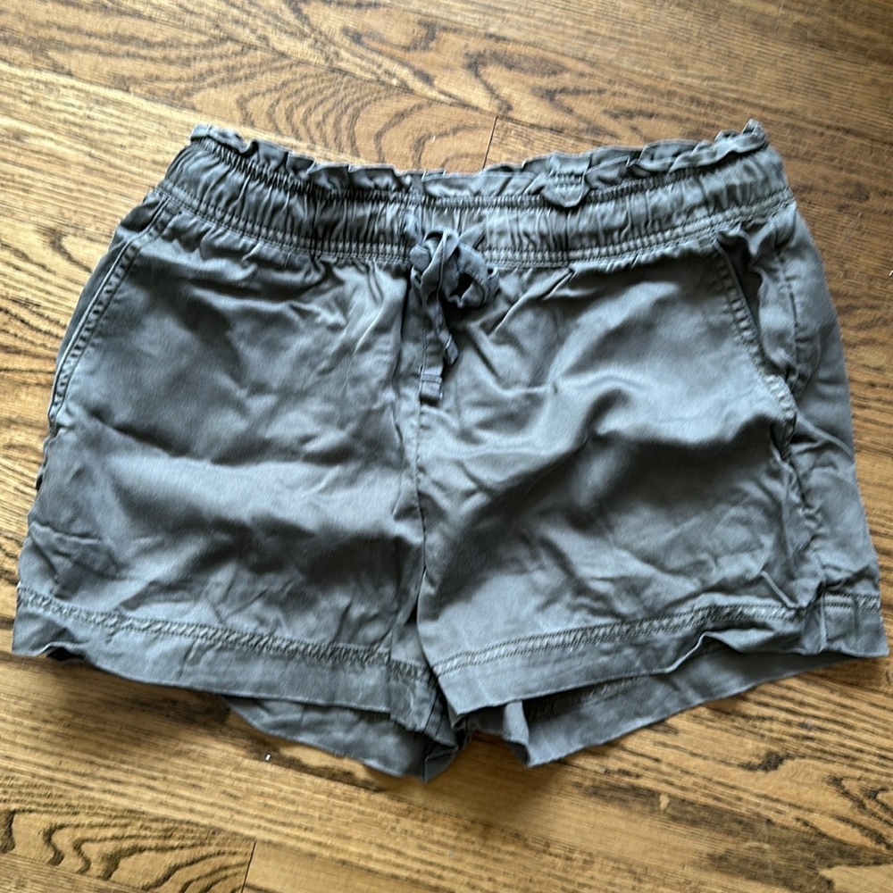 Green shorts.  🌸 3 for $17